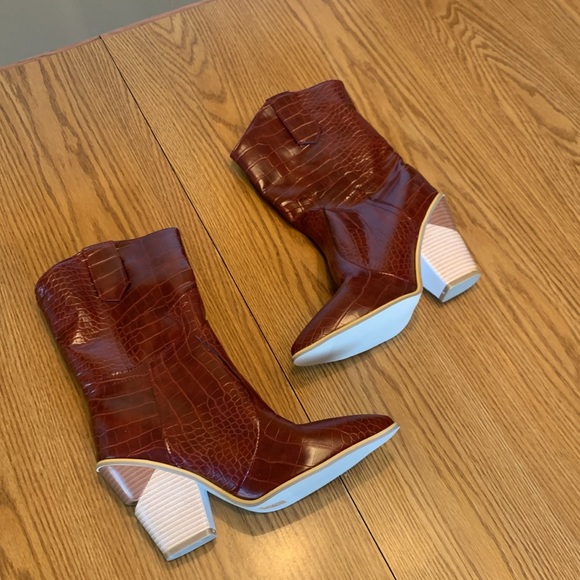 SHEIN boots.   RUST.  Size 42.    All man made materials.  NEW! - Picture 2 of 3